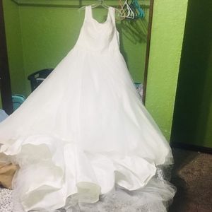 Fantasy bridal Ivory wedding dress tags still on